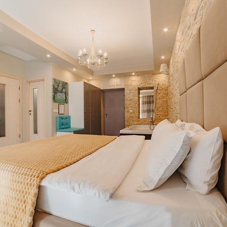 Romantic Jacuzzi Belleview Studio シナヤ エクステリア 写真