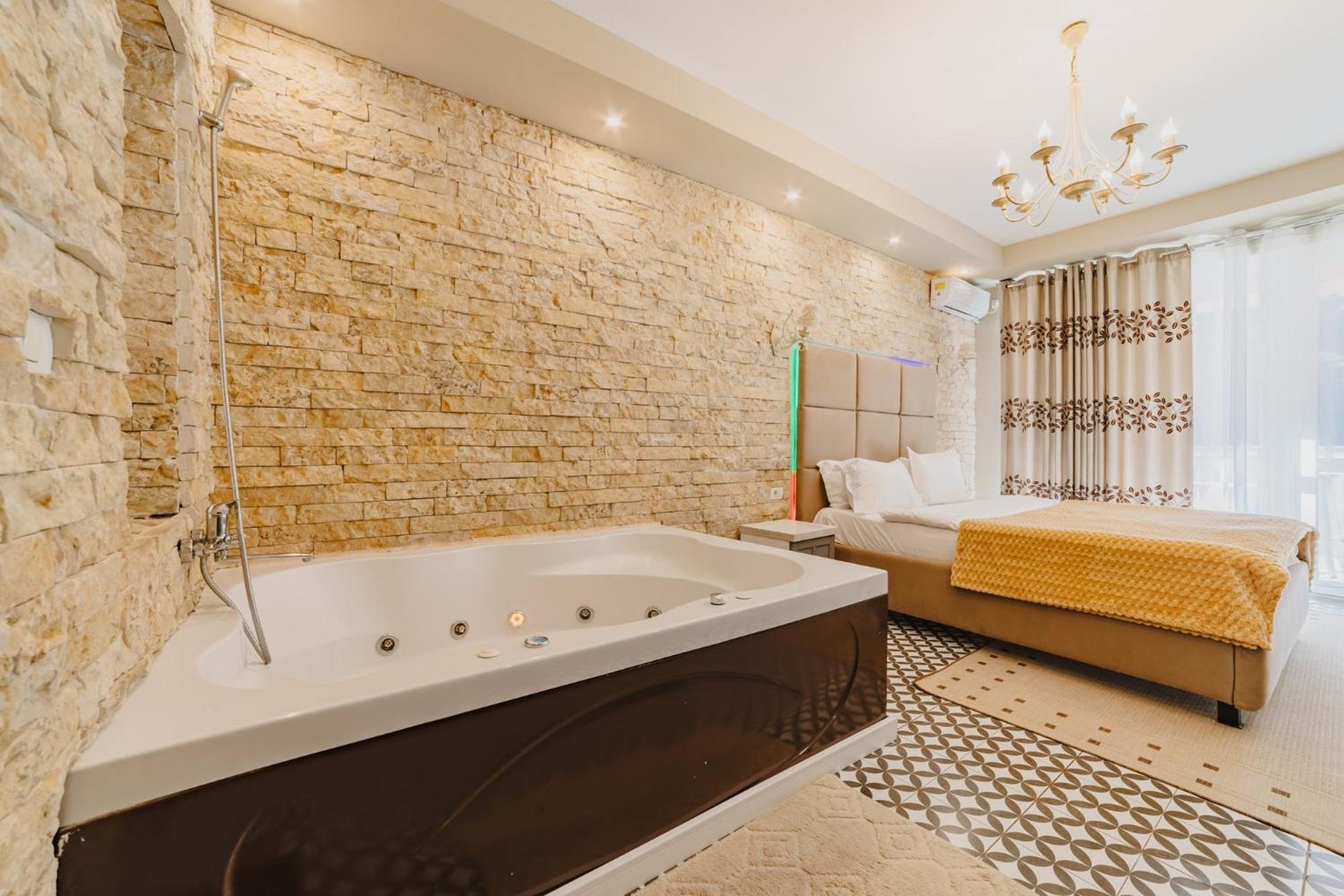Romantic Jacuzzi Belleview Studio シナヤ エクステリア 写真